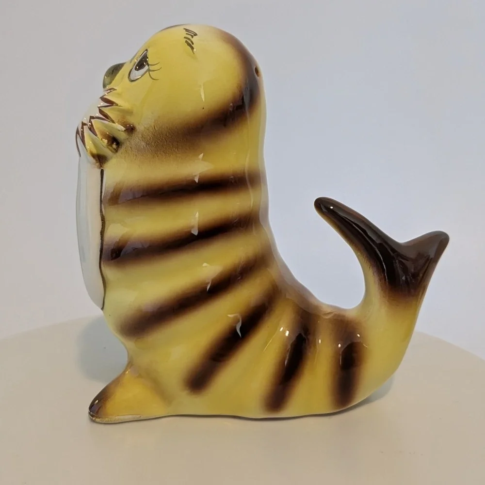 Vintage‎ Norcrest Japan WALRUS Yellow & Brown Stripe Salt & Pepper Shakers H643